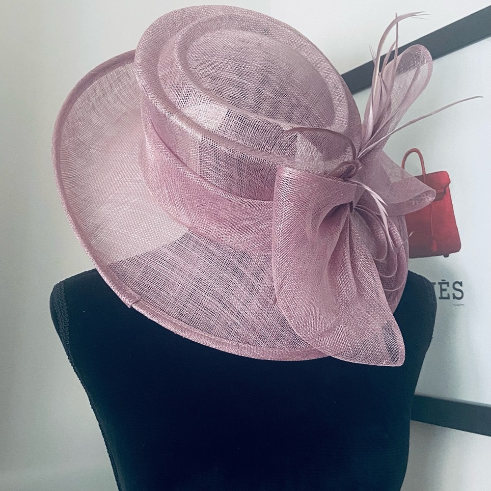 Kentucky Derby Hat. 
Beautiful Light mauve In New Condition, 
Worn once indoors. - Picture 3 of 14